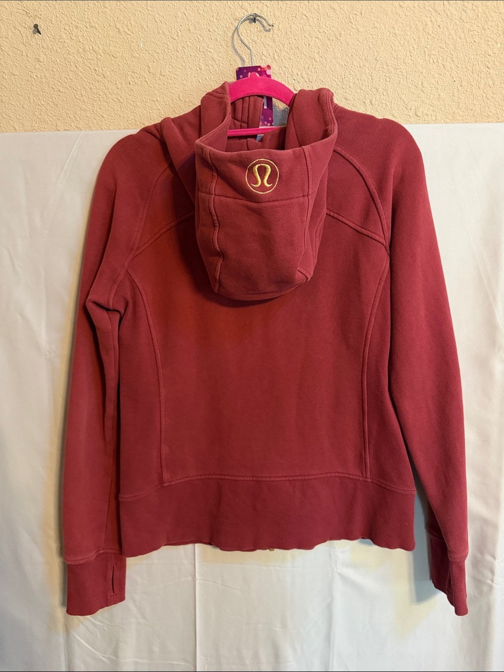 Lululemon Scuba Hoodie *Light Cotton Fleece
Size 10
Savannah / Gold
H162 - Picture 9 of 10
